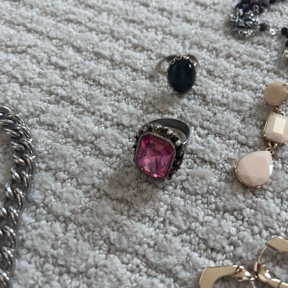 Miscellaneous Lot of Various Vintage & Modern Costume Jewelry Gold/Silver Tone - Picture 5 of 8
